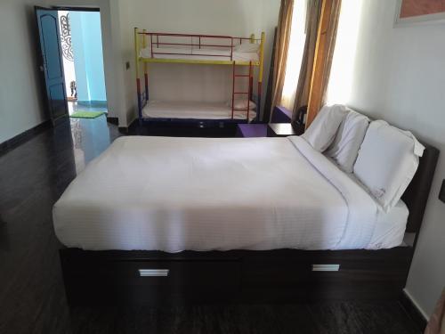 family_room_with_bunk