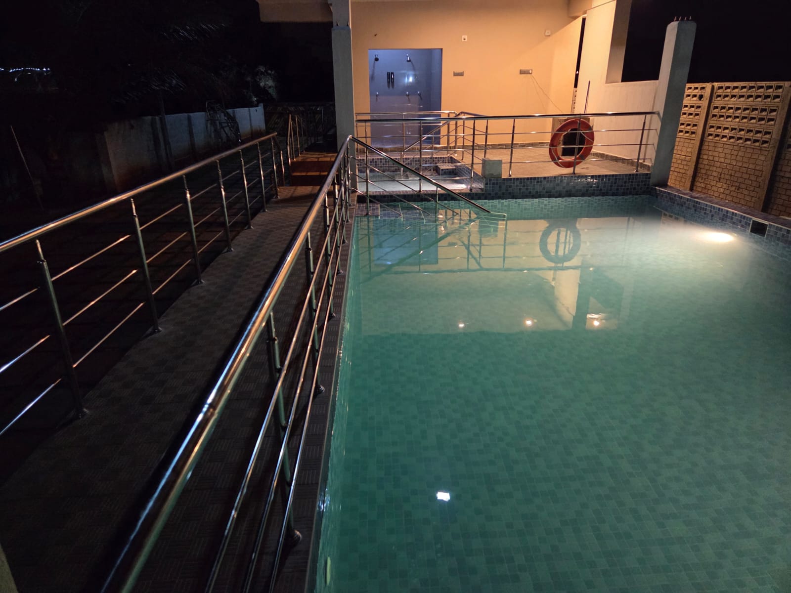 Swimming Pool with shower